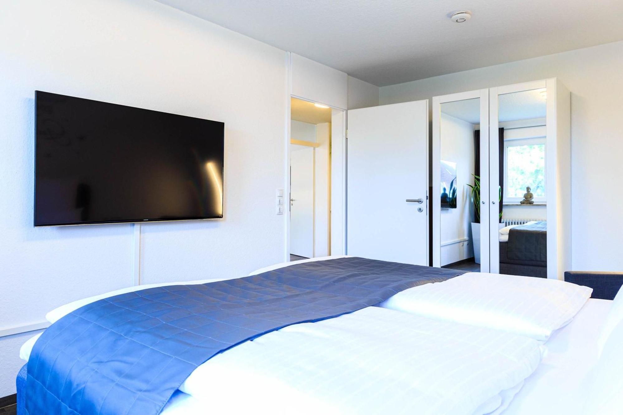 Relax Apartment Black & White Friedrichshafen Exterior photo